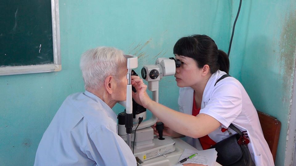 benh-thoai-hoa-hoang-diem-tuoi-gia