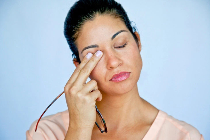 nhay-mat-tiet-lo-nhung-van-de-nghiem-trong-ve-suc-khoe