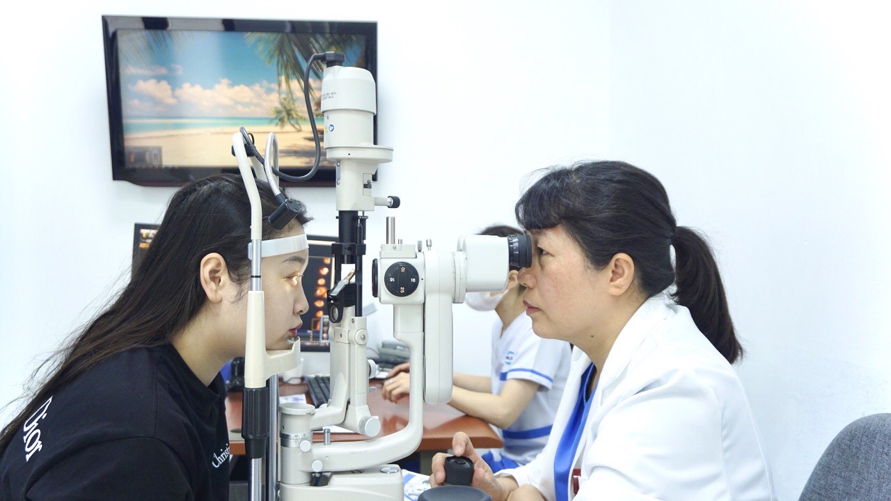 huong-dan-ban-cach-cham-soc-mat-sau-phau-thuat-lasik