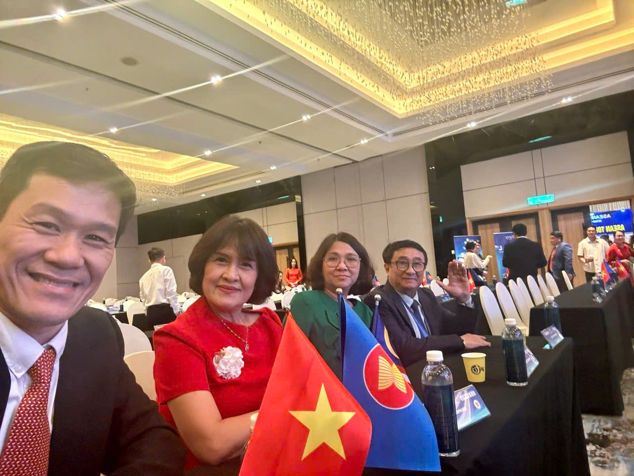 cong-ty-tnhh-phat-trien-–-tu-hao-thuong-hieu-viet-duoc-vinh-danh-tai-asean-top-brand-2025