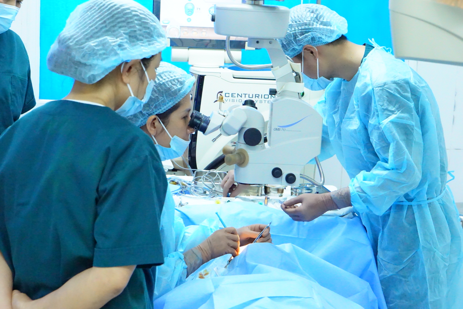 ky-thuat-moi-giup-nguoi-mo-duc-thuy-tinh-the-khong-phai-deo-kinh