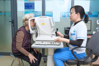 Điều trị Đục thủy tinh thể tại Hitec cùng cô Phạm Thị Thọ 59 tuổi